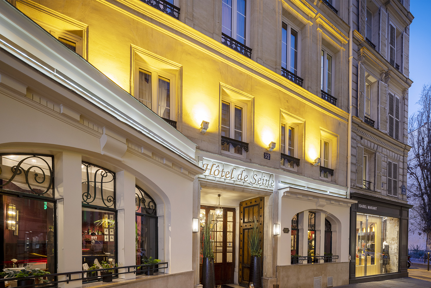 facade Hôtel de Seine de nuit lumières allumées hotel saint germain des prés paris